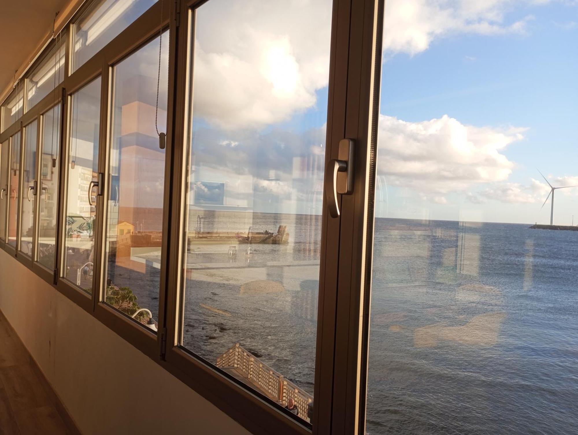 Апартаменты Sea View On Arinaga Beach Экстерьер фото